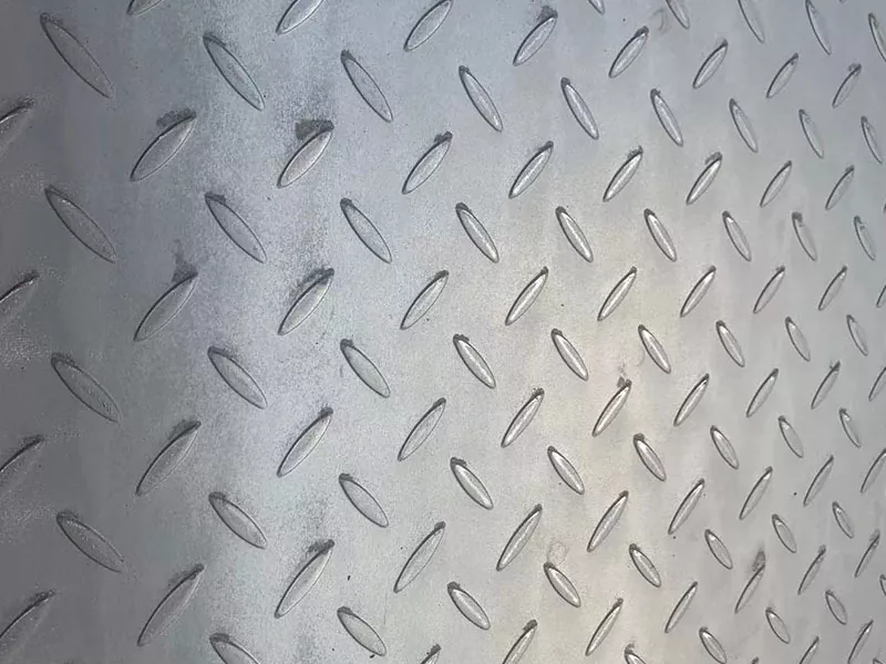 How Does Diamond Plate Improve Safety and Durability in Industrial Applications?